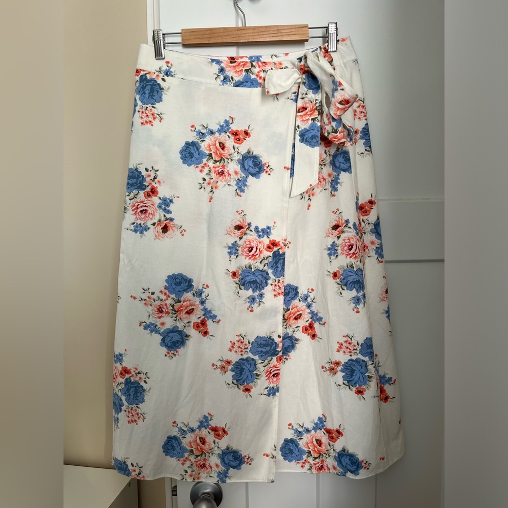 Loft Wrap Skirt Floral Print Brand new with tag size 6